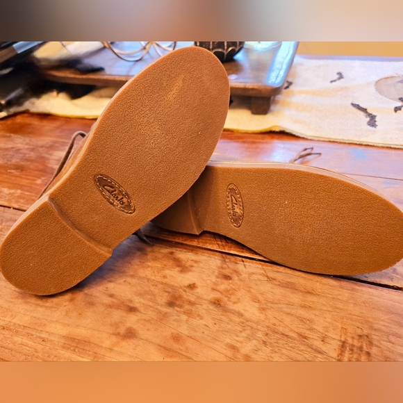 Clarks Desert Boot in Beeswax, size 10 Men\'s